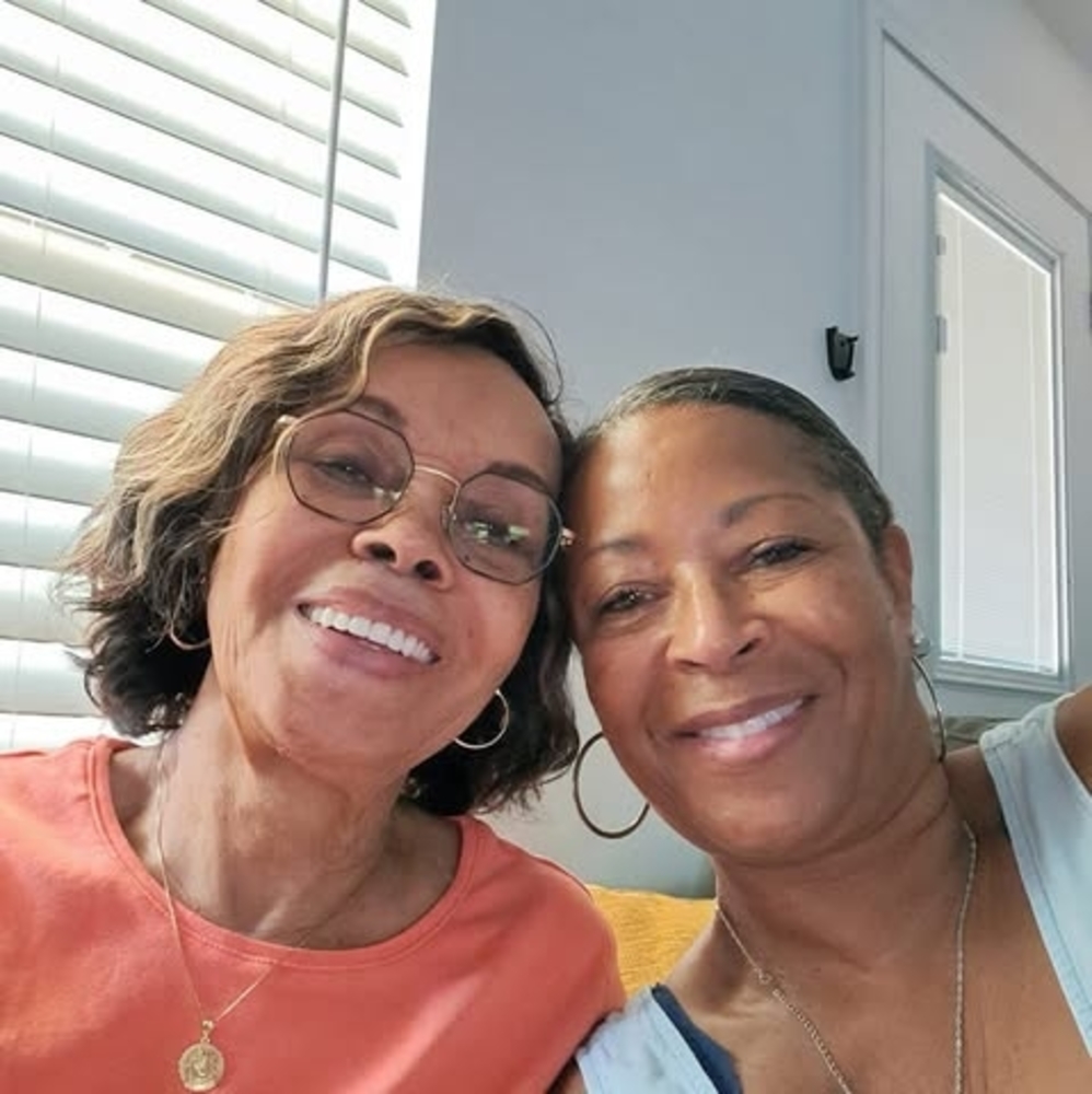 Meet your Posher, Sidney